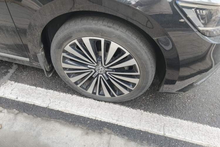 Used Volkswagen Passat 2019 380TSI Luxury Edition China VI Standard Right Front Wheel Hub