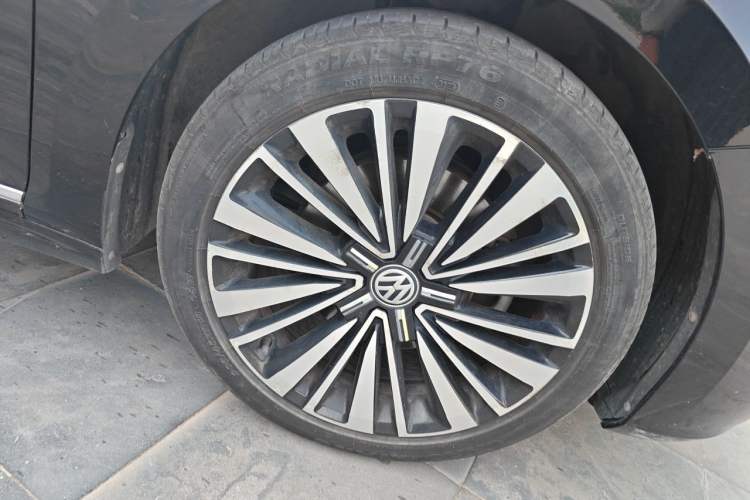 Used Volkswagen Passat 2019 330TSI Luxury Edition China VI Standard Right Front Wheel Hub
