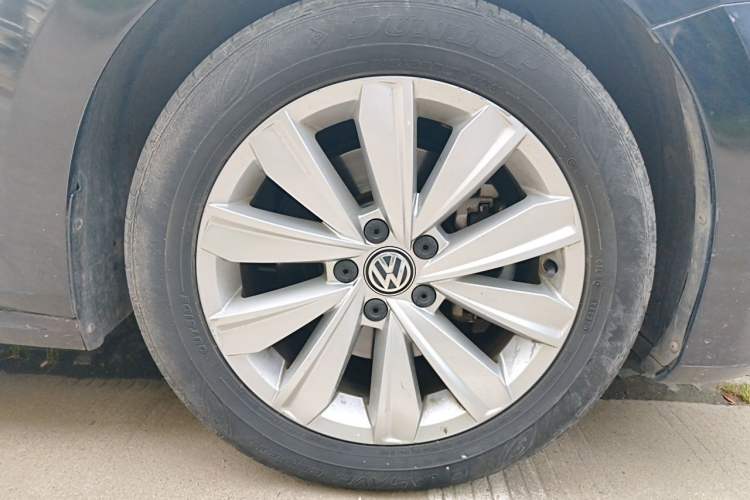 Used Volkswagen Passat 2019 330TSI Elite Edition China V Standard Right Front Wheel Hub