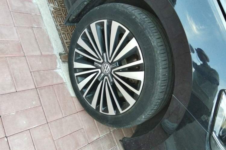 Used Volkswagen Passat 2019 330TSI Luxury Edition China VI Standard Right Front Wheel Hub