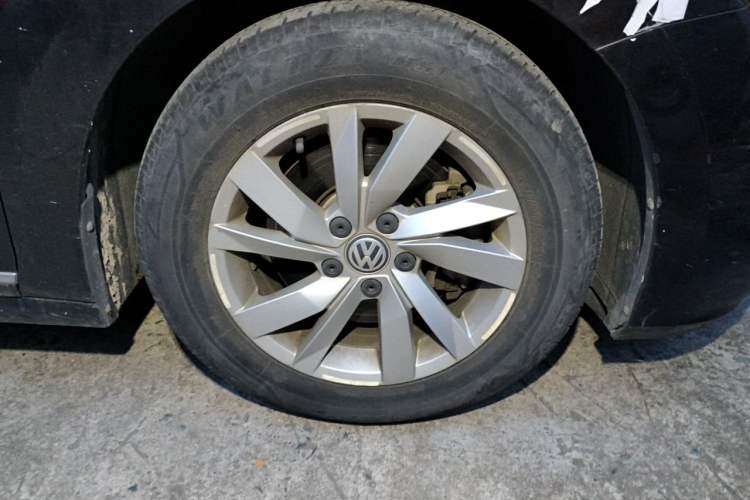 Used Volkswagen Passat 2019 280TSI Business Edition China VI Right Front Wheel Hub