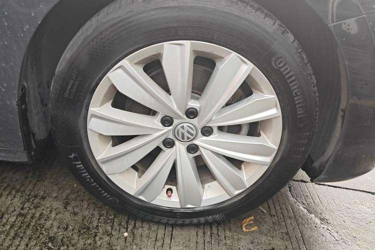 Used Volkswagen Passat 2019 330TSI Elite Edition China VI Right Front Wheel Hub