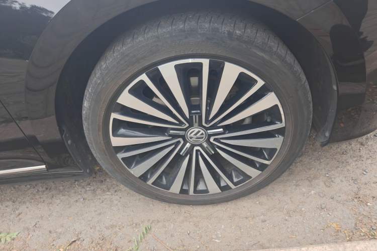 Used Volkswagen Passat 2019 330TSI Luxury Edition China VI Standard Right Front Wheel Hub