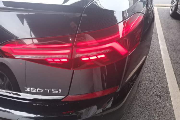 Used Volkswagen Passat 2019 330TSI Prestige Edition China VI Standard Right Rear Taillight