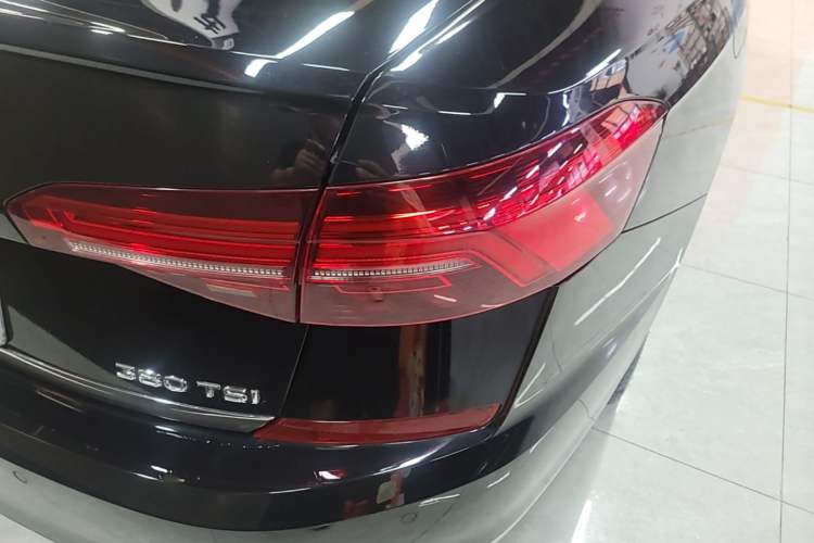 Used Volkswagen Passat 2019 380TSI Prestige Edition China VI Standard Right Rear Taillight