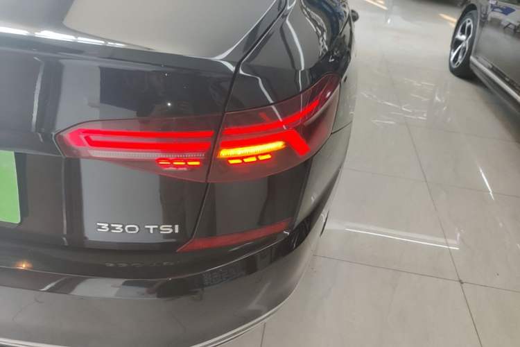 Used Volkswagen Passat 2019 330TSI Elite Edition China VI Right Rear Taillight