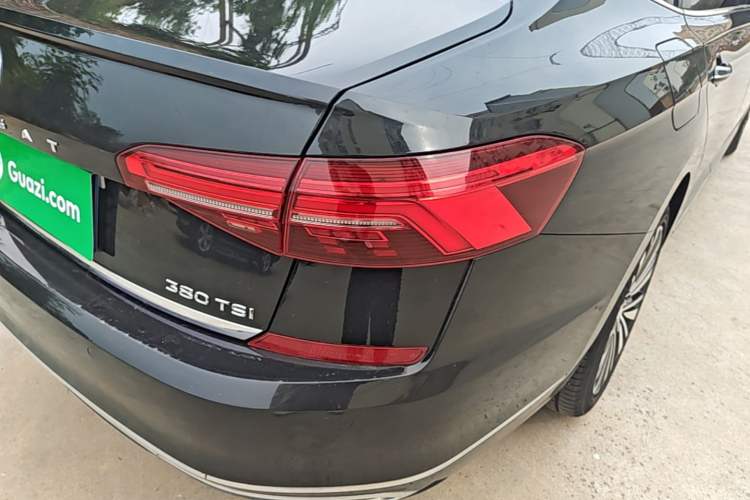 Used Volkswagen Passat 2019 380TSI Luxury Edition China VI Standard Right Rear Taillight