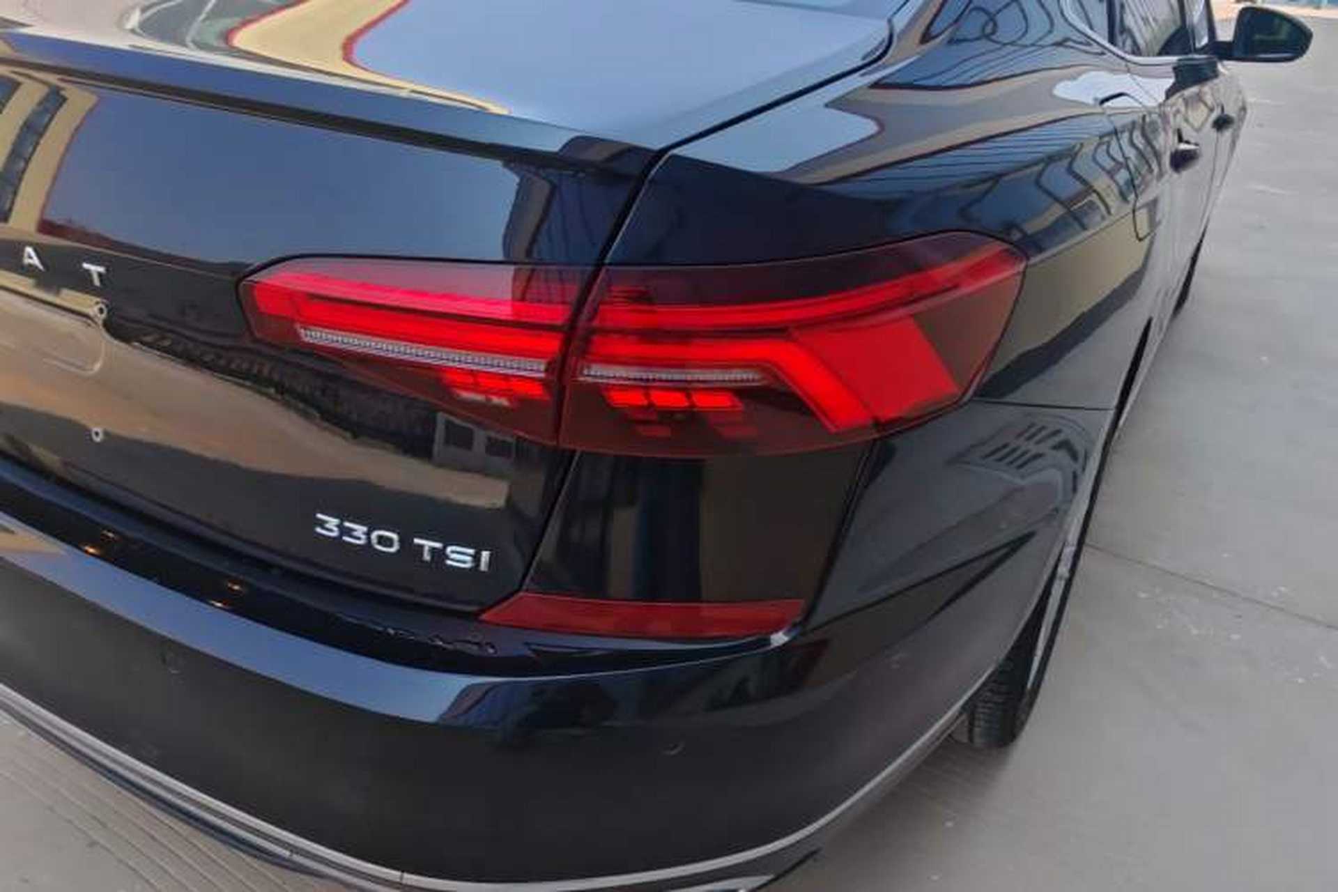 Used Volkswagen Passat 2019 330TSI Elite Edition China VI Right Rear Taillight