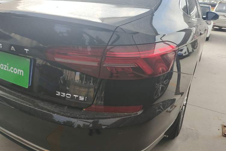 Used Volkswagen Passat 2019 330TSI Elite Edition China VI Right Rear Taillight