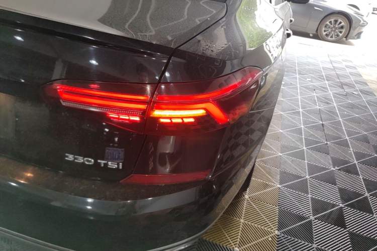 Used Volkswagen Passat 2019 330TSI Elite Edition China VI Right Rear Taillight