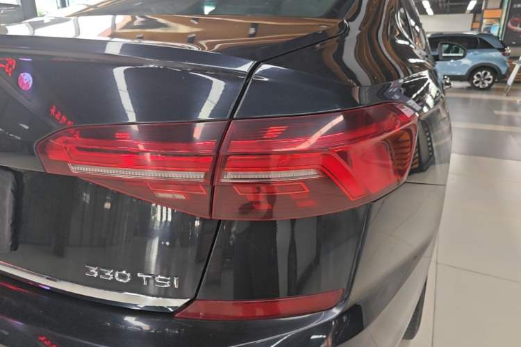 Used Volkswagen Passat 2019 330TSI Luxury Edition China V Standard Right Rear Taillight