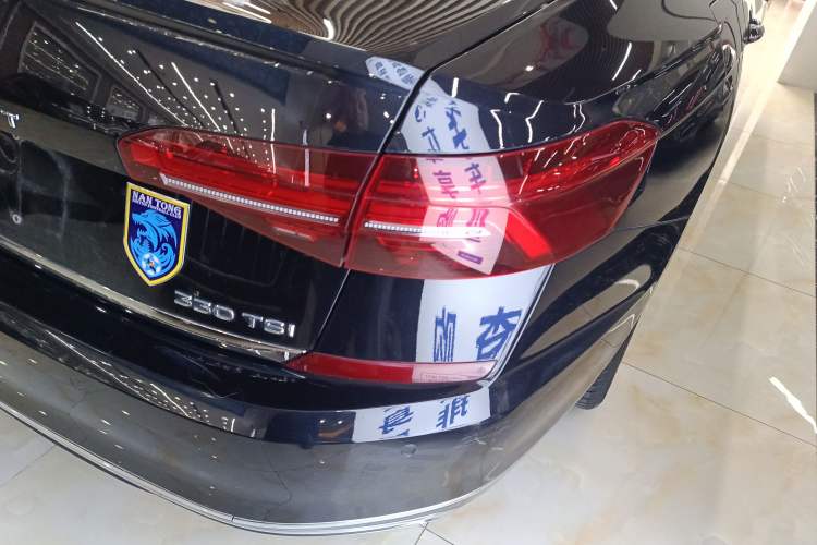 Used Volkswagen Passat 2019 330TSI Luxury Edition China VI Standard Right Rear Taillight