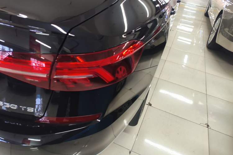 Used Volkswagen Passat 2019 330TSI Elite Edition China VI Right Rear Taillight