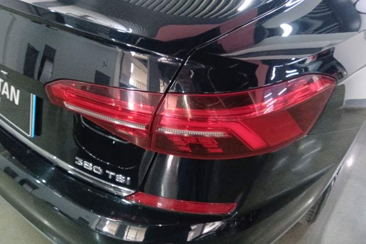 Used Volkswagen Passat 2019 380TSI Luxury Edition China VI Standard Right Rear Taillight