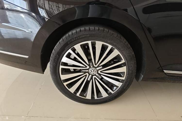 Used Volkswagen Passat 2019 330TSI Luxury Edition China VI Standard Right Rear Wheel Hub