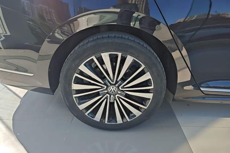 Used Volkswagen Passat 2019 330TSI Prestige Edition China VI Standard Right Rear Wheel Hub