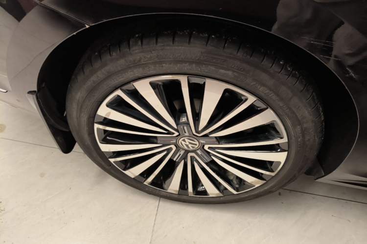 Used Volkswagen Passat 2019 380TSI Prestige Edition China VI Standard Right Rear Wheel Hub