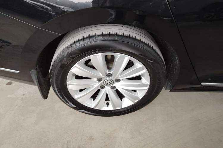 Used Volkswagen Passat 2019 330TSI Elite Edition China VI Right Rear Wheel Hub