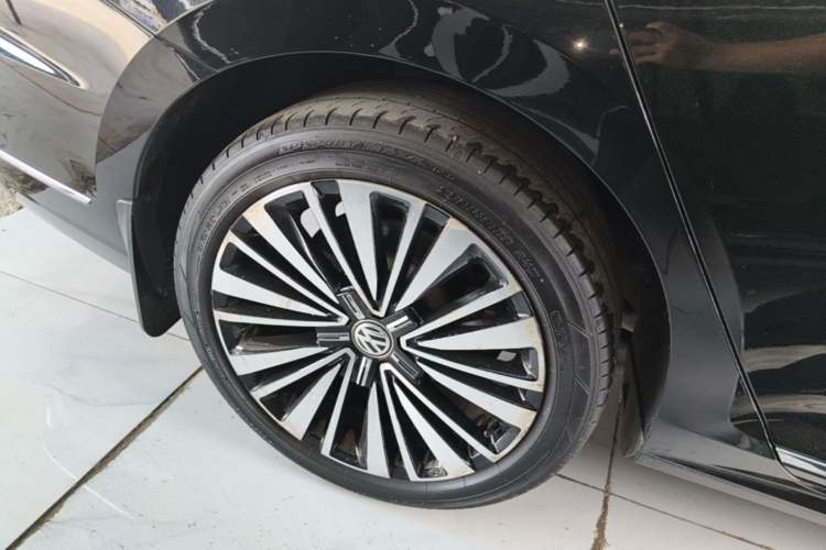 Used Volkswagen Passat 2019 330TSI Luxury Edition China VI Standard Right Rear Wheel Hub