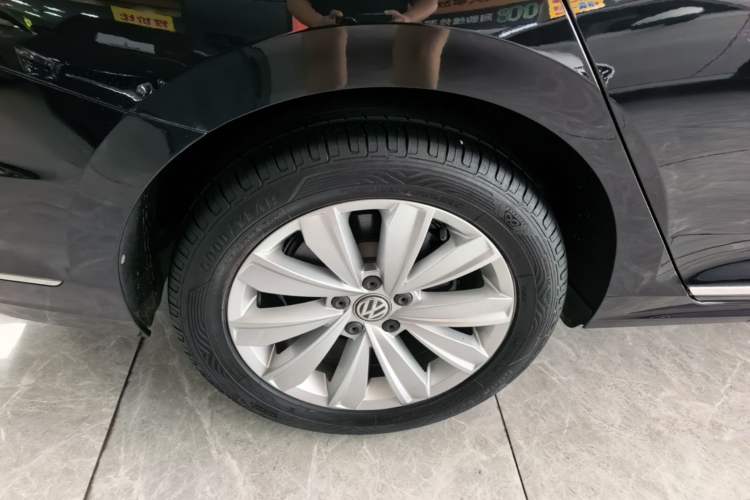 Used Volkswagen Passat 2019 330TSI Elite Edition China VI Right Rear Wheel Hub