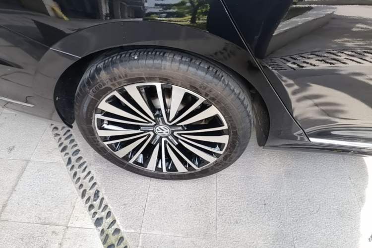 Used Volkswagen Passat 2019 330TSI Luxury Edition China VI Standard Right Rear Wheel Hub