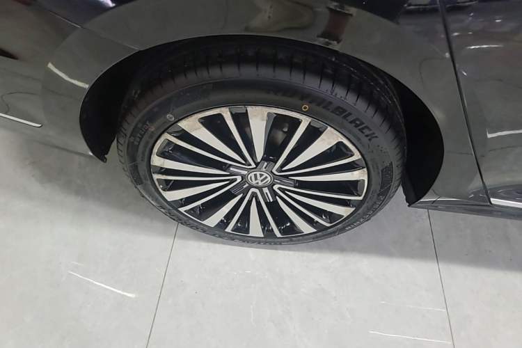Used Volkswagen Passat 2019 380TSI Prestige Edition China VI Standard Right Rear Wheel Hub