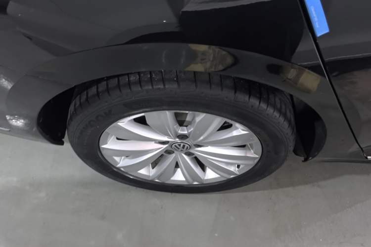 Used Volkswagen Passat 2019 330TSI Elite Edition China VI Right Rear Wheel Hub