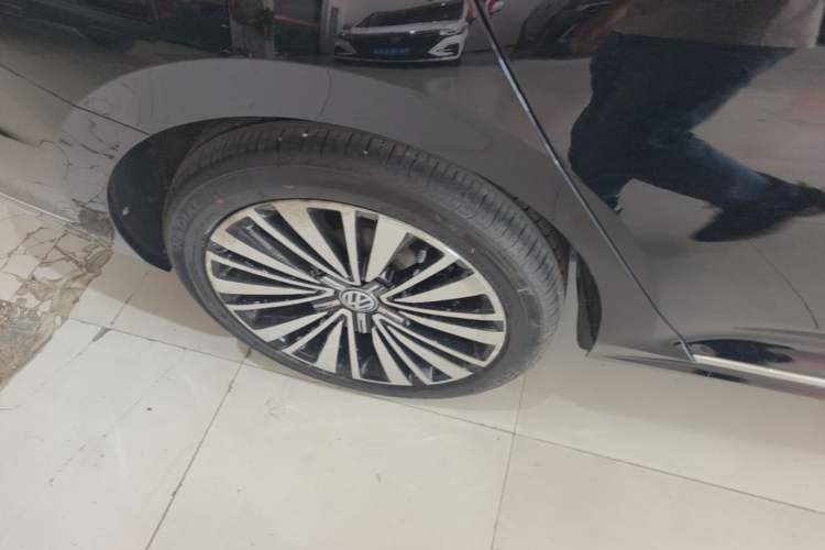 Used Volkswagen Passat 2019 330TSI Luxury Edition China V Standard Right Rear Wheel Hub