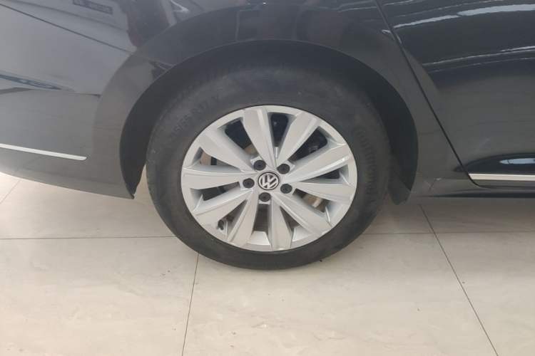 Used Volkswagen Passat 2019 330TSI Elite Edition China VI Right Rear Wheel Hub