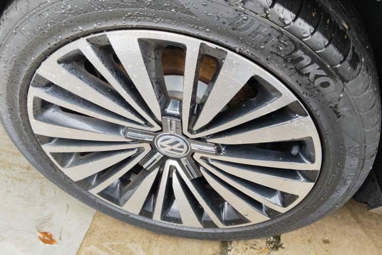Used Volkswagen Passat 2019 330TSI Luxury Edition China V Standard Right Rear Wheel Hub