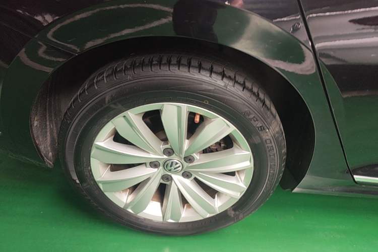 Used Volkswagen Passat 2019 330TSI Elite Edition China VI Right Rear Wheel Hub