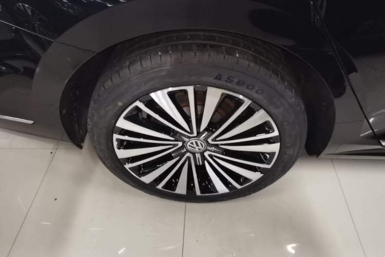 Used Volkswagen Passat 2019 380TSI Luxury Edition China VI Standard Right Rear Wheel Hub