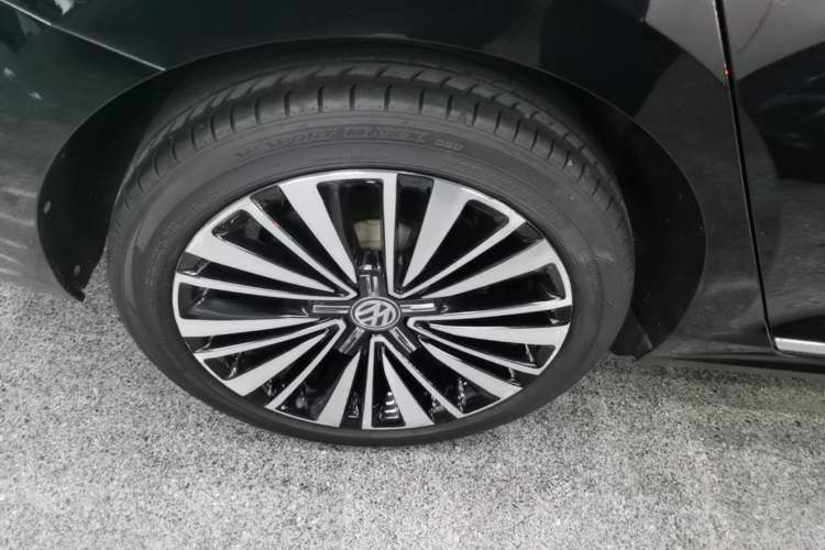 Used Volkswagen Passat 2019 330TSI Luxury Edition China VI Standard Right Rear Wheel Hub