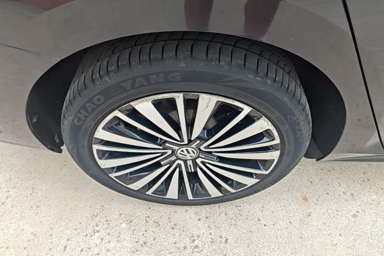 Used Volkswagen Passat 2019 380TSI Luxury Edition China VI Standard Right Rear Wheel Hub