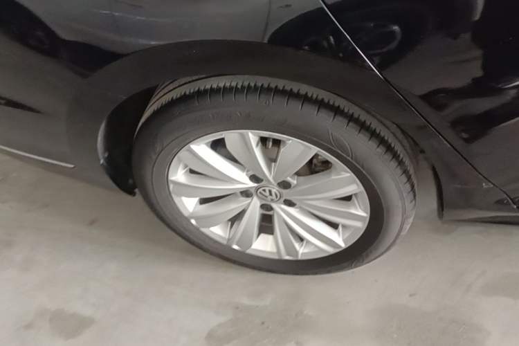 Used Volkswagen Passat 2019 330TSI Elite Edition China V Standard Right Rear Wheel Hub