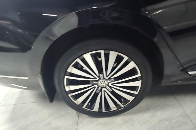 Used Volkswagen Passat 2019 330TSI Luxury Edition China VI Standard Right Rear Wheel Hub