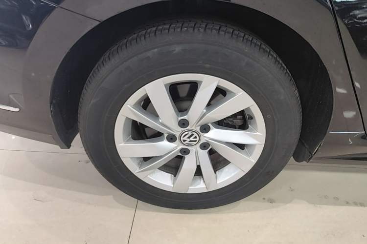 Used Volkswagen Passat 2019 280TSI Business Edition China VI Right Rear Wheel Hub