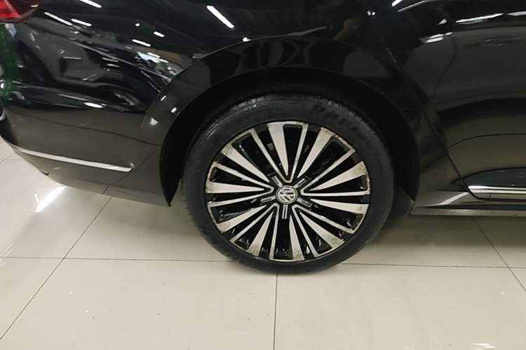 Used Volkswagen Passat 2019 330TSI Prestige Edition China VI Standard Right Rear Wheel Hub