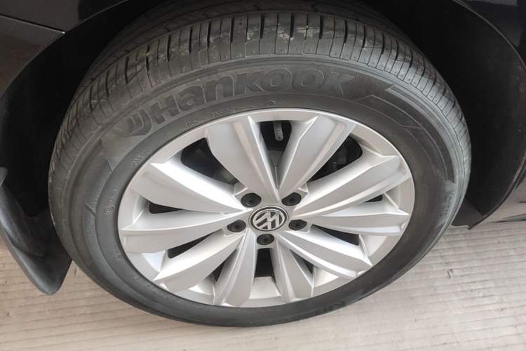 Used Volkswagen Passat 2019 330TSI Elite Edition China VI Right Rear Wheel Hub