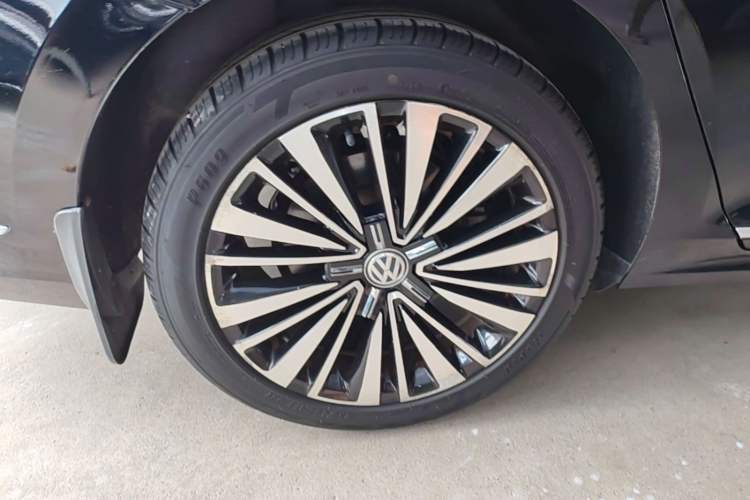 Used Volkswagen Passat 2019 330TSI Prestige Edition China V Standard Right Rear Wheel Hub