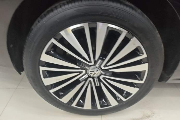 Used Volkswagen Passat 2019 330TSI Luxury Edition China VI Standard Right Rear Wheel Hub