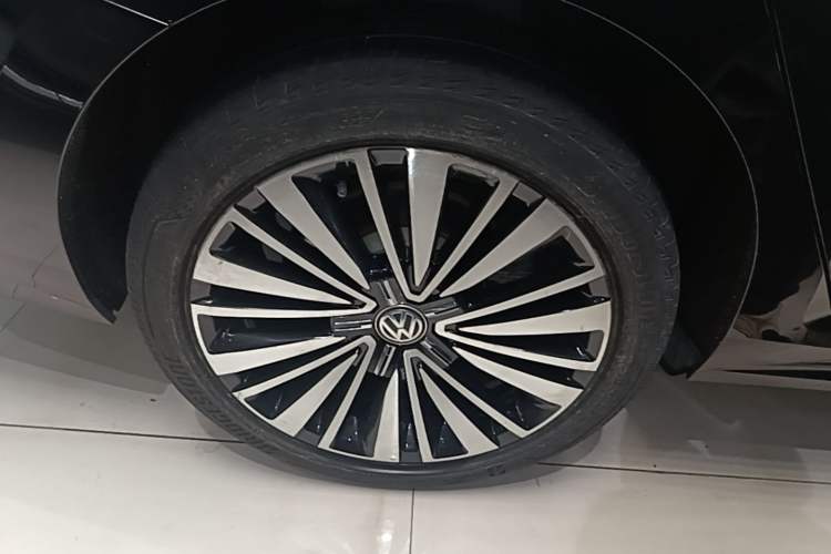 Used Volkswagen Passat 2019 330TSI Luxury Edition China V Standard Right Rear Wheel Hub