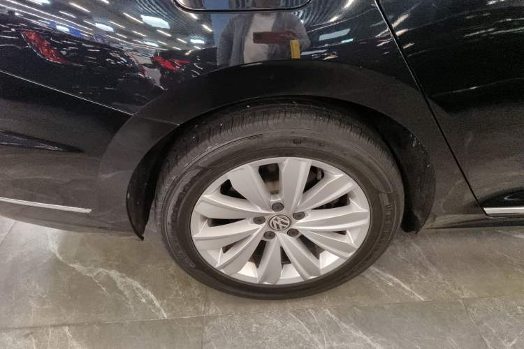 Used Volkswagen Passat 2019 330TSI Elite Edition China VI Right Rear Wheel Hub