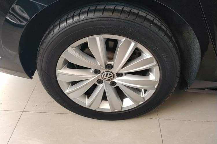 Used Volkswagen Passat 2019 330TSI Elite Edition China VI Right Rear Wheel Hub