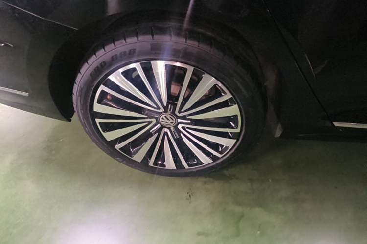 Used Volkswagen Passat 2019 330TSI Luxury Edition China V Standard Right Rear Wheel Hub