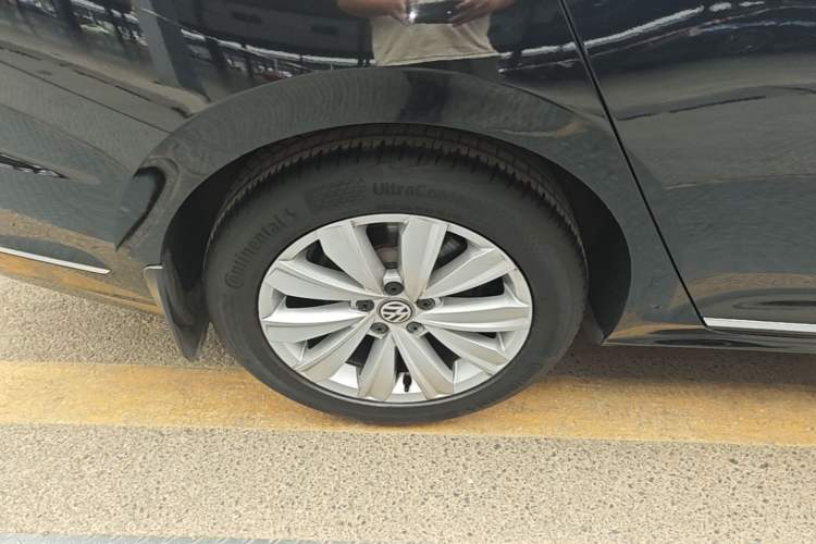 Used Volkswagen Passat 2019 330TSI Elite Edition China VI Right Rear Wheel Hub