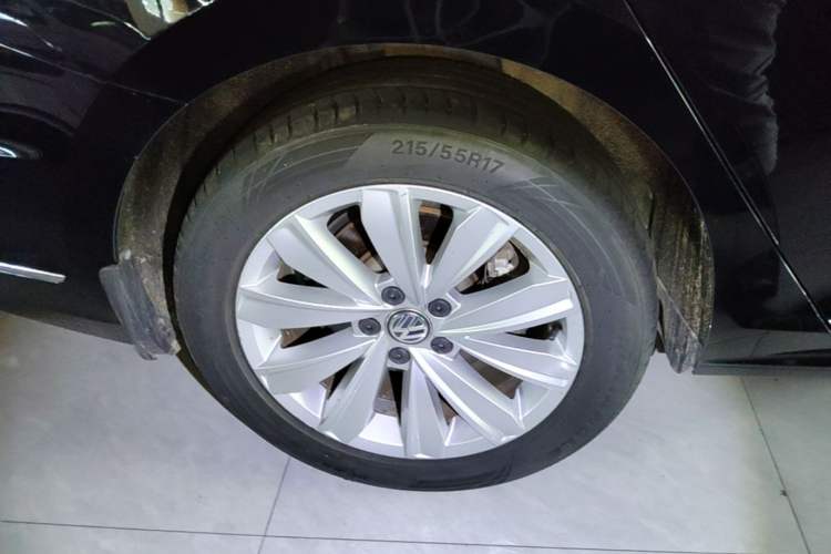 Used Volkswagen Passat 2019 330TSI Elite Edition China VI Right Rear Wheel Hub