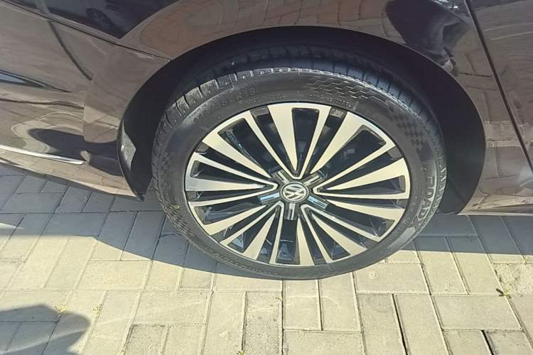 Used Volkswagen Passat 2019 330TSI Luxury Edition China V Standard Right Rear Wheel Hub