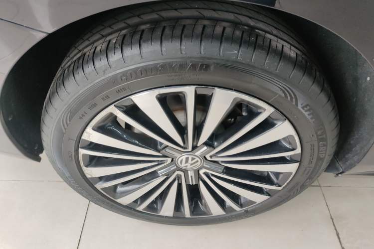 Used Volkswagen Passat 2019 330TSI Luxury Edition China VI Standard Right Rear Wheel Hub