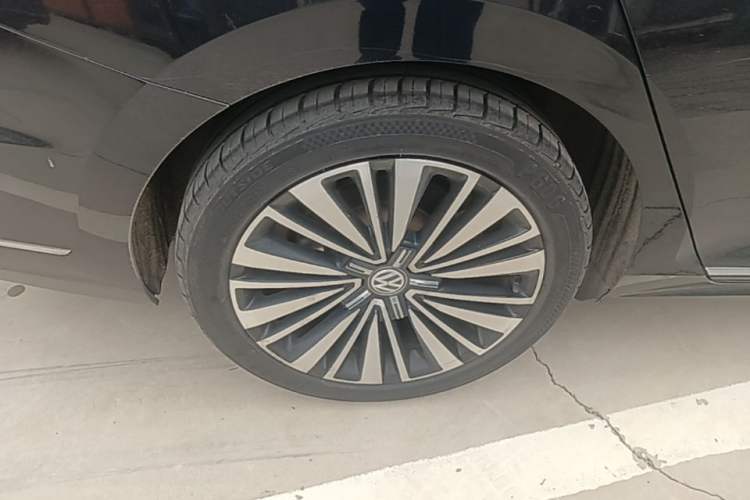 Used Volkswagen Passat 2019 380TSI Luxury Edition China VI Standard Right Rear Wheel Hub